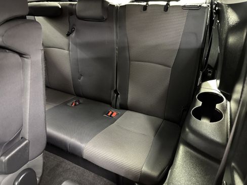 Used 2023 Toyota Highlander LE image 29