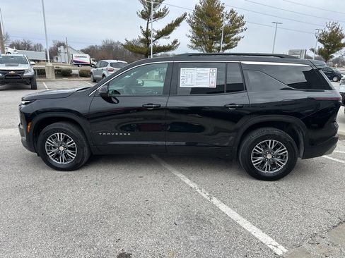 Used 2025 Chevrolet Traverse LT image 15