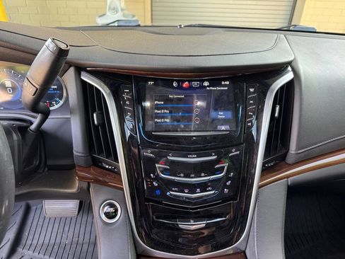 Used 2020 Cadillac Escalade Luxury AWD/4WD image 14