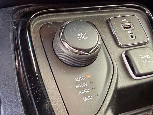 Used 2018 Jeep Compass Limited w/ Navigation Group AWD/4WD image 24