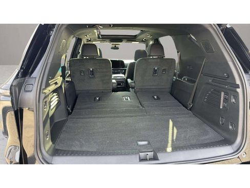 Used 2024 Chevrolet Traverse RS w/ LPO, Floor Liner Package image 10