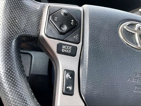 Used 2018 Toyota Tacoma SR5 AWD/4WD image 17