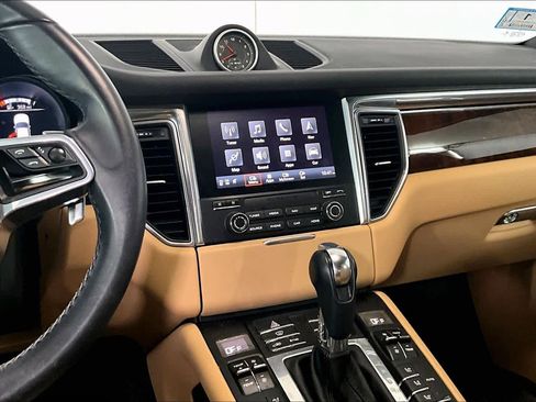 Used 2018 Porsche Macan S image 6