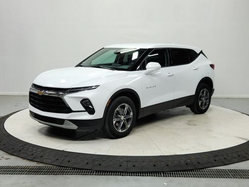 Used 2025 Chevrolet Blazer LT FWD image 4