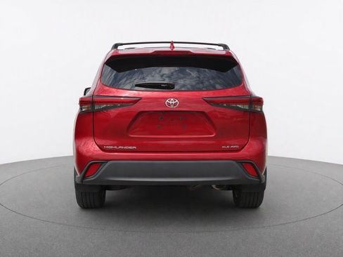Used 2020 Toyota Highlander XLE AWD/4WD image 27