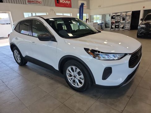 Used 2023 Ford Escape Active FWD image 3