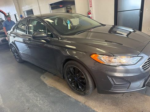 Used 2020 Ford Fusion SE FWD image 6