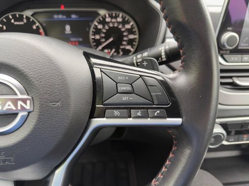 Used 2023 Nissan Altima 2.5 SR FWD image 13
