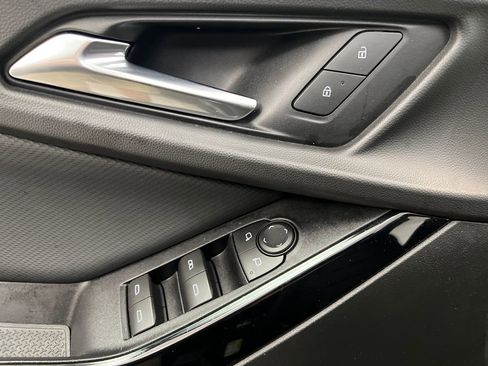 Used 2026 Chevrolet Equinox LT FWD image 12