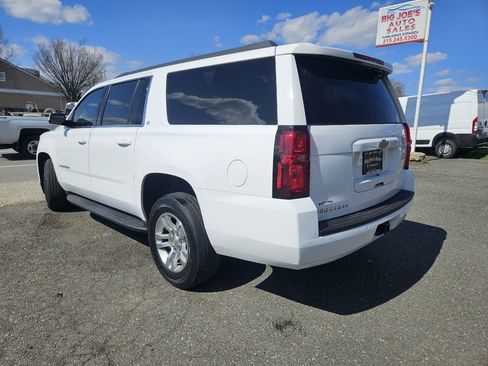 Used 2019 Chevrolet Suburban LT image 3