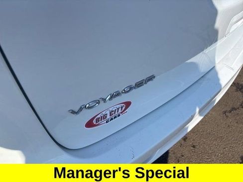 Used 2023 Chrysler Voyager LX FWD image 44