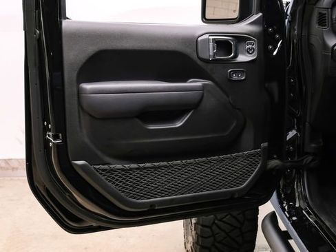 Used 2025 Jeep Wrangler Unlimited Rubicon w/ Technology Group image 64