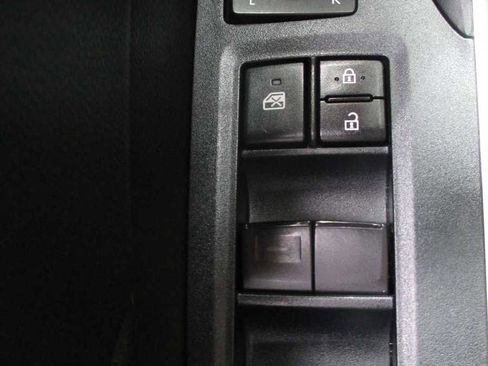 Used 2022 Toyota RAV4 LE image 17