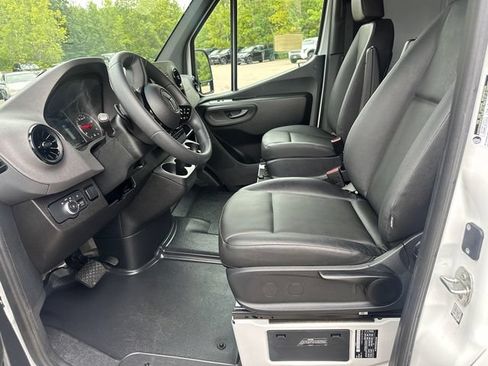 Used 2025 Mercedes-Benz Sprinter 2500 image 26