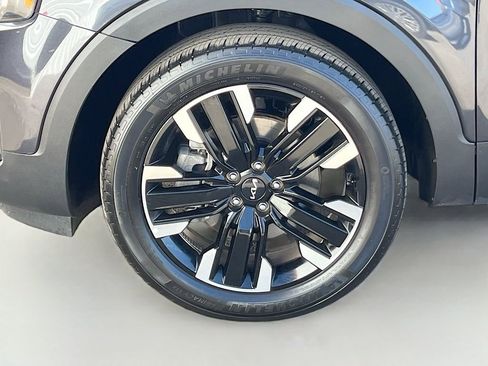 Used 2025 Kia Telluride SX Prestige AWD/4WD image 35