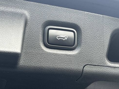 Used 2022 Hyundai Santa Fe SEL w/ Convenience + Premium Package FWD image 11