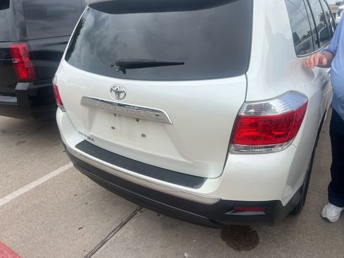 Used 2013 Toyota Highlander Limited FWD image 4