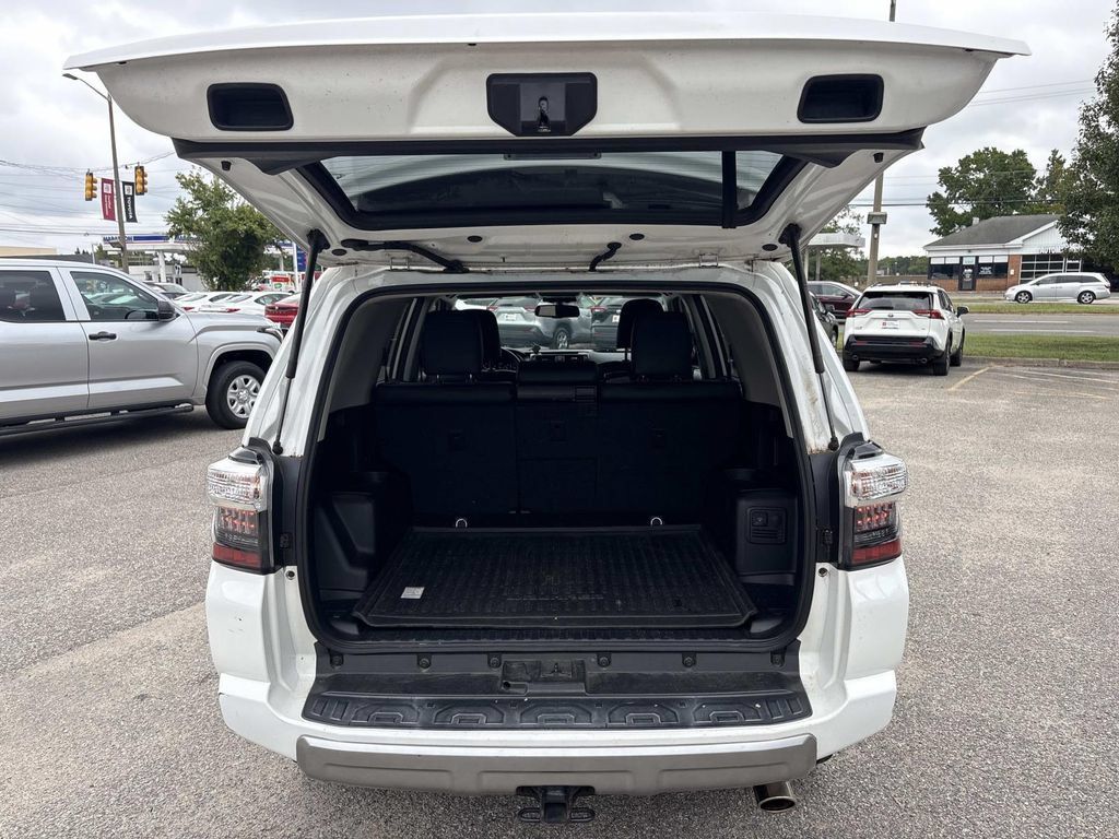 Used 2019 Toyota 4Runner TRD Off-Road Premium AWD/4WD image 9