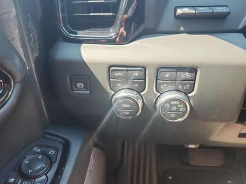 Used 2025 GMC Sierra 2500 AT4X AWD/4WD image 25