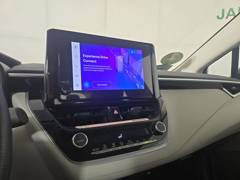 Used 2025 Toyota Corolla LE image 21