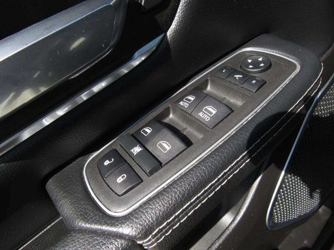 Used 2022 RAM 1500 Laramie AWD/4WD image 19