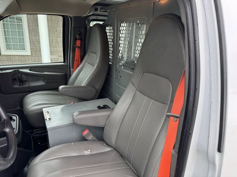 Used 2015 Chevrolet Express 2500 image 12