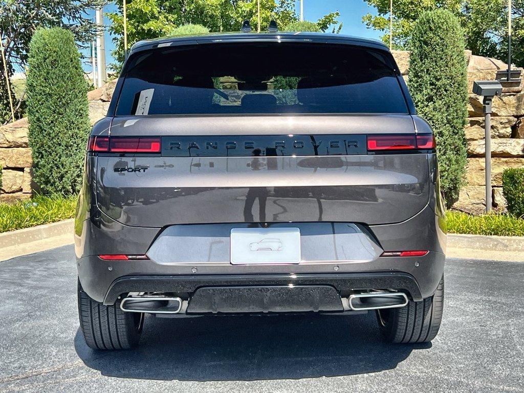 New 2027 Land Rover Range Rover Sport Dynamic SE AWD/4WD image 4