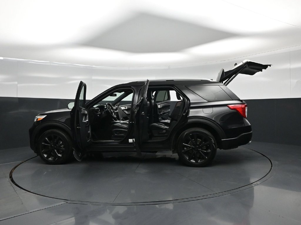 Used 2022 Ford Explorer Platinum w/ Equipment Group 601A AWD/4WD image 36