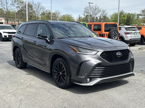 Used 2024 Toyota Highlander XSE image 2