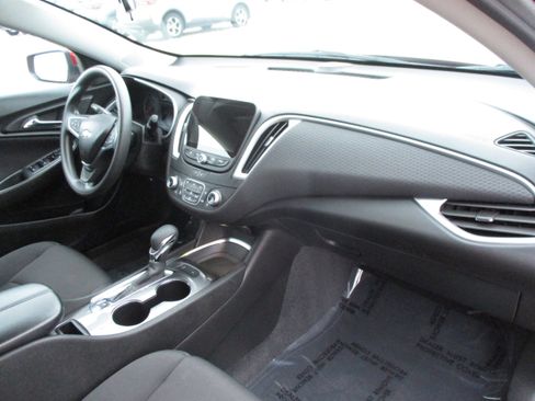 Used 2024 Chevrolet Malibu LT image 36