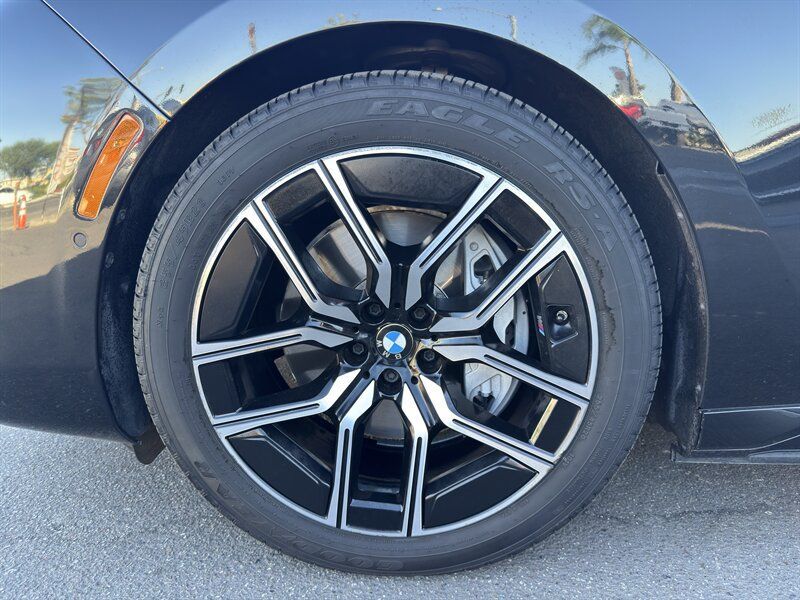 Used 2025 BMW i7 eDrive50 w/ M Sport Package RWD image 6
