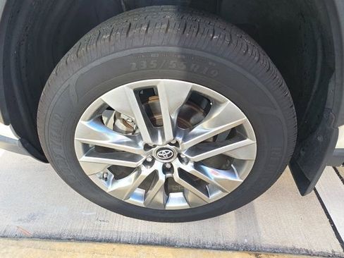 Used 2019 Toyota RAV4 Limited w/ Cold Weather Package AWD/4WD image 10
