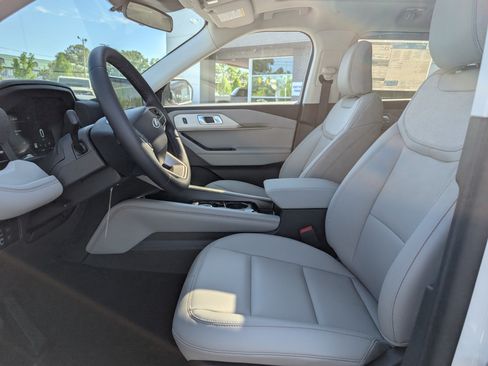 New 2026 Ford Explorer Active w/ Active Comfort Package AWD/4WD image 19