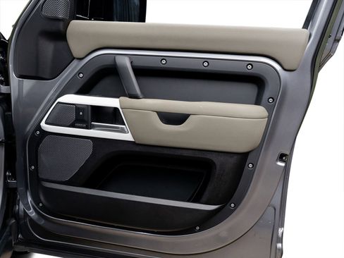 Used 2023 Land Rover Defender 110 SE image 61