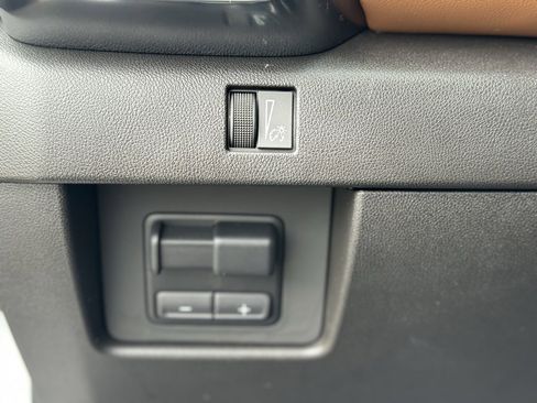 Used 2024 GMC Canyon AT4 image 20