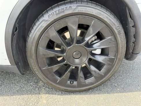 Used 2022 Tesla Model Y Long Range AWD/4WD image 13