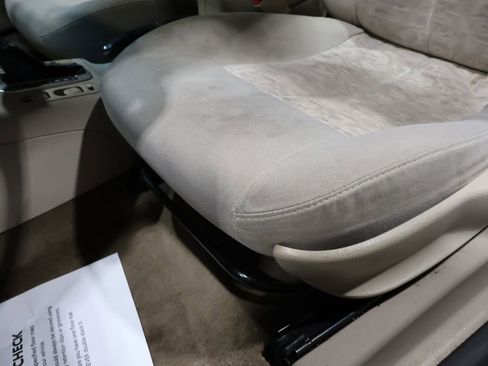 Used 2004 Saturn L-Series L300 image 11