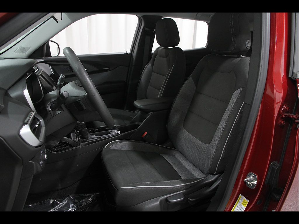 Used 2021 Chevrolet TrailBlazer LS FWD image 5