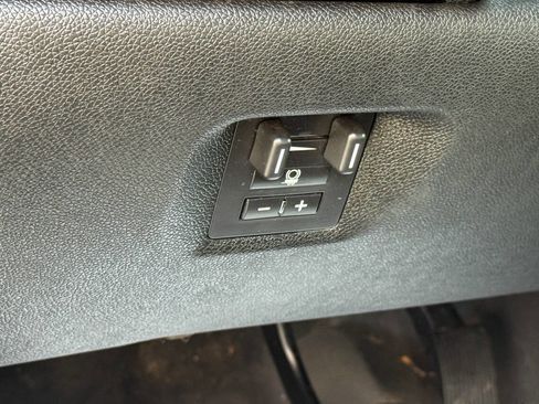 Used 2011 Chevrolet Suburban 2500 image 28