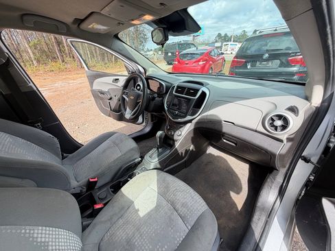 Used 2020 Chevrolet Sonic LT image 23