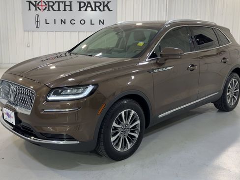 Used 2022 Lincoln Nautilus FWD w/ Premium Package image 5