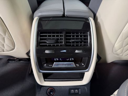 Used 2023 BMW X7 xDrive40i w/ Executive Package image 30