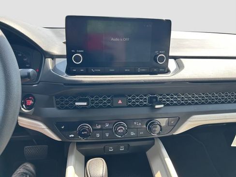 Used 2025 Honda Accord SE image 13