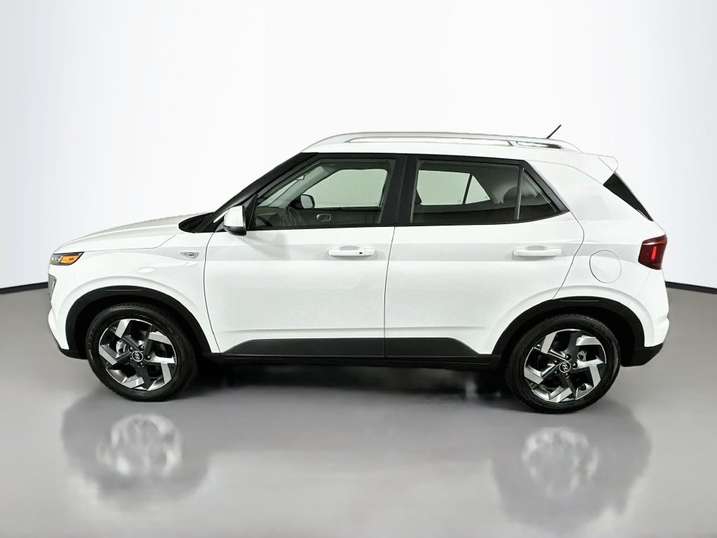 Used 2026 Hyundai Venue SEL FWD image 8