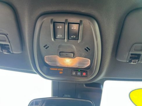 Used 2024 Chevrolet Trax RS w/ Sunroof Package FWD image 31
