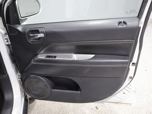 Used 2015 Jeep Compass High Altitude FWD image 22