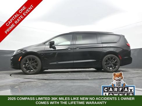Used 2025 Chrysler Pacifica Limited FWD image 56
