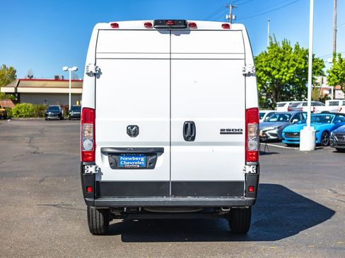 Used 2025 RAM ProMaster 2500 w/ Convenience Group FWD image 10