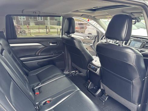 Used 2017 Toyota Highlander XLE w/ Carpet Mat Package AWD/4WD image 21