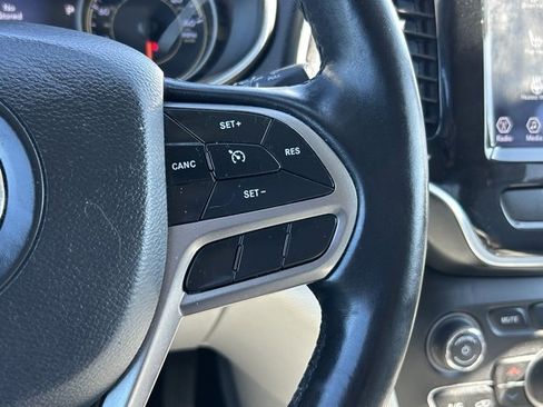 Used 2020 Jeep Cherokee Limited image 22